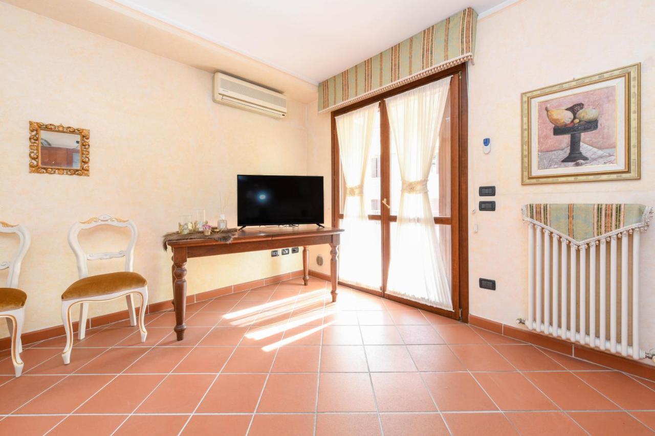 Prestige Apartment 西尔米奥奈 外观 照片
